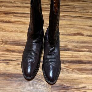 lucchese 2000 boots Size 10.5D Beautiful Deep Red Color